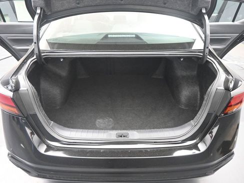 Used 2025 Nissan Altima 2.5 SV FWD image 17