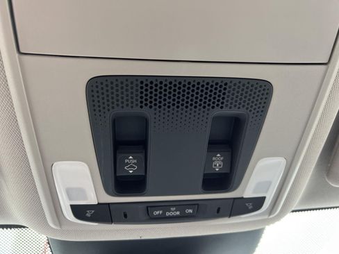 Used 2025 Honda Pilot Elite image 25