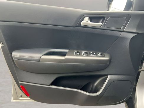 Used 2021 Kia Sportage LX image 20