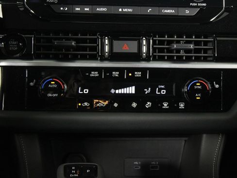 Certified 2025 Nissan Pathfinder SV w/ Black Appearance Package FWD image 23