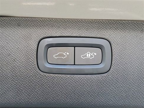 Used 2023 Volvo XC90 B6 Plus w/ Protection Package Premier image 12