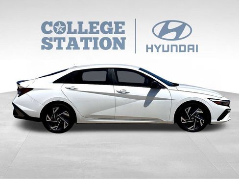 Used 2025 Hyundai Elantra Sport w/ Cargo Package FWD image 9