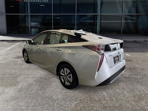 Used 2018 Toyota Prius Two image 2