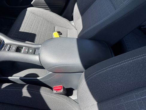 Used 2025 Honda HR-V LX image 14