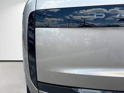 New 2026 Land Rover Range Rover Long Wheelbase SE AWD/4WD image 10