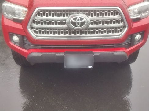 Used 2016 Toyota Tacoma TRD Off-Road w/ Premium & Technology Package image 23