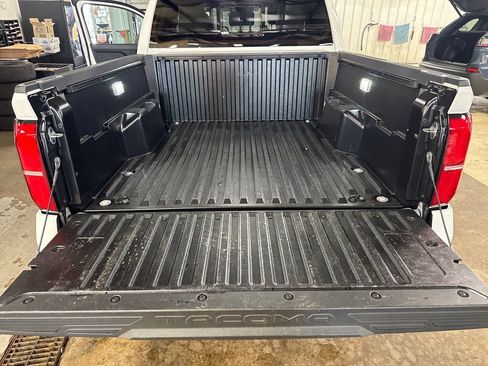 Certified 2025 Toyota Tacoma SR5 AWD/4WD image 27