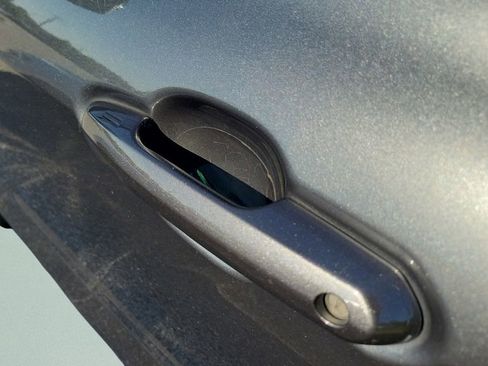 Used 2023 Toyota Highlander XLE image 7