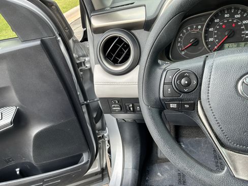 Used 2013 Toyota RAV4 XLE FWD image 19
