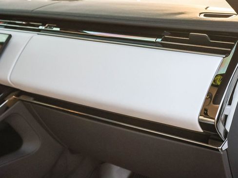 Used 2025 Land Rover Range Rover Sport Dynamic SE image 19