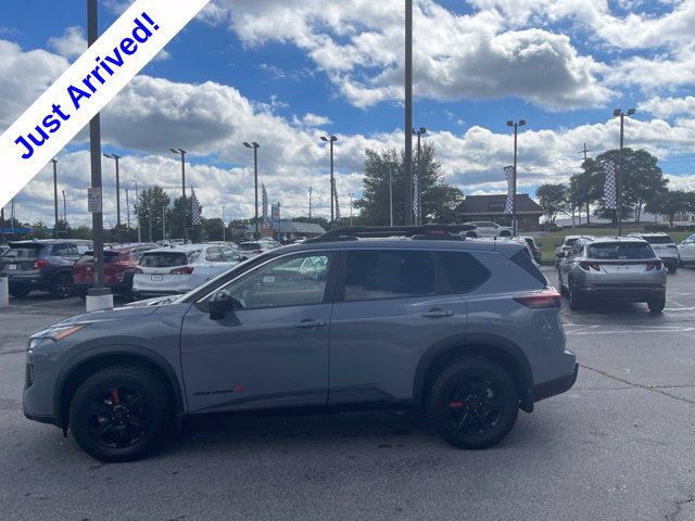 Used 2025 Nissan Rogue SV AWD/4WD image 10