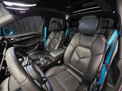 Used 2023 Porsche Macan image 18