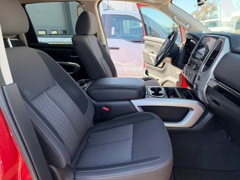 Used 2021 Nissan Titan SV w/ SV Convenience Package RWD image 29