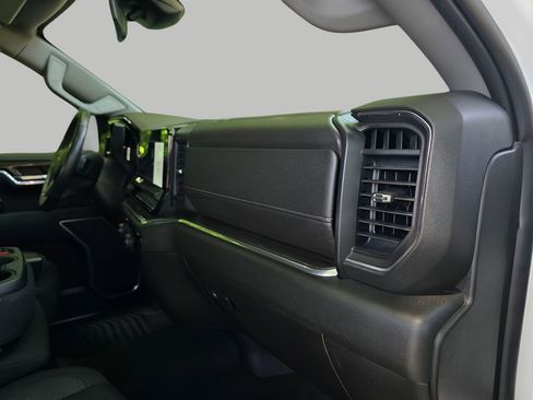 Used 2022 Chevrolet Silverado 1500 LT AWD/4WD image 10