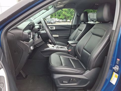 Used 2022 Ford Explorer XLT w/ Equipment Group 202A AWD/4WD image 13