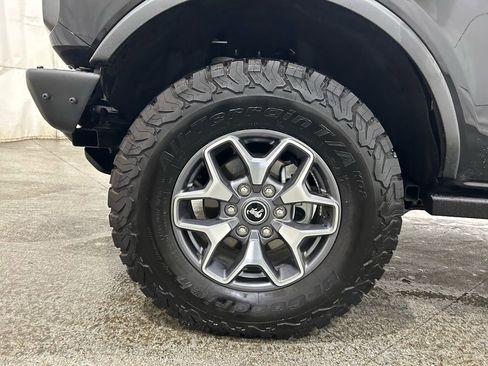 Used 2025 Ford Bronco Badlands image 12