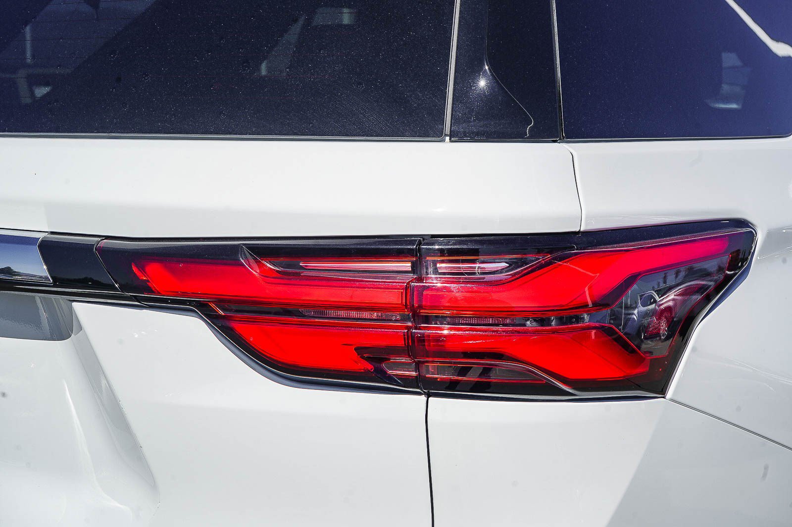 Used 2023 Chevrolet Traverse LS FWD image 8
