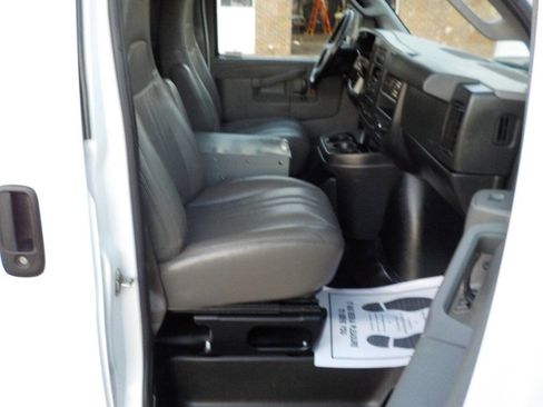 Used 2020 Chevrolet Express 3500 Extended w/ Driver Convenience Package image 26