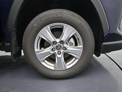 Used 2025 Toyota RAV4 XLE w/ Convenience Package AWD/4WD image 11