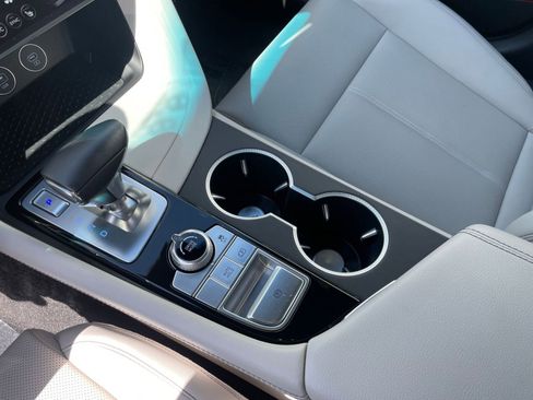 Used 2025 Genesis G70 2.5T image 41