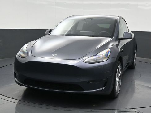 Used 2023 Tesla Model Y Long Range AWD/4WD image 8