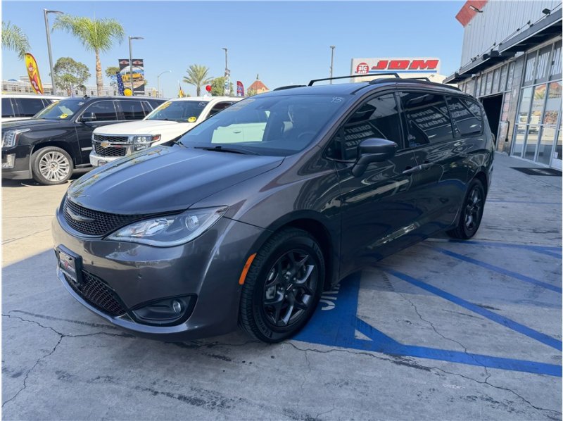 Used 2019 Chrysler Pacifica Touring-L Plus w/ Advanced Safetytec Group FWD image 3