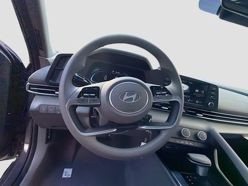 Certified 2026 Hyundai Elantra SE FWD image 11
