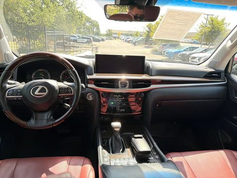 Used 2019 Lexus LX 570 4WD w/ Luxury Package image 34