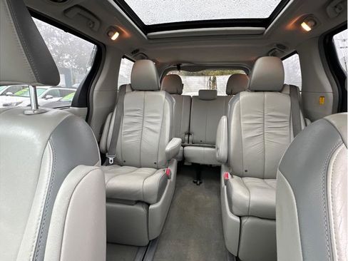 Used 2012 Toyota Sienna Limited image 22