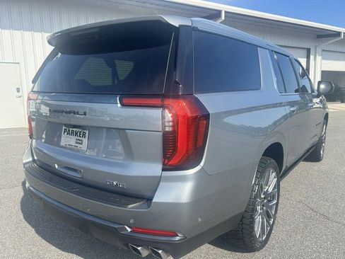 Used 2025 GMC Yukon XL Denali Ultimate AWD/4WD image 3