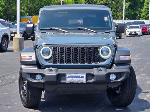 Used 2025 Jeep Wrangler Sport AWD/4WD image 4