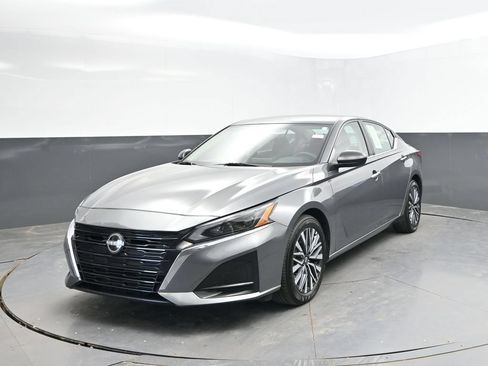 Used 2025 Nissan Altima 2.5 SV FWD image 5