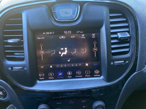 Used 2019 Chrysler 300 S image 28