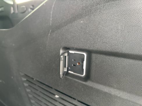 Used 2023 Chevrolet Suburban LT image 25