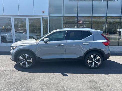 Certified 2025 Volvo XC40 B5 Plus AWD/4WD image 2