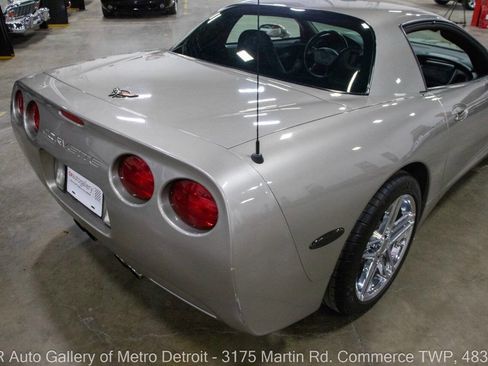 Used 1999 Chevrolet Corvette Coupe RWD image 15