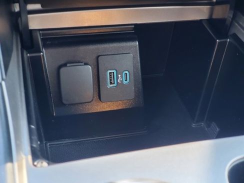 Used 2020 Ford Explorer XLT image 21