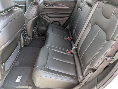 New 2025 Jeep Grand Cherokee Limited w/ Black Appearance Package image 25