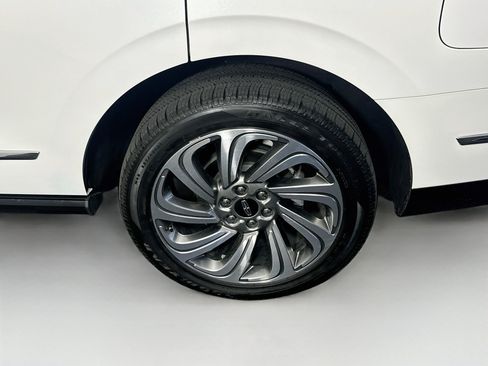 Used 2023 Lincoln Navigator Reserve AWD/4WD image 11