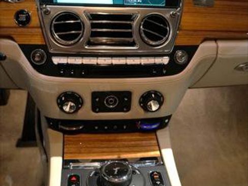 Used 2015 Rolls-Royce Wraith image 10