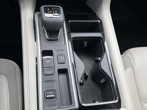 Used 2024 Nissan Pathfinder SL FWD image 28