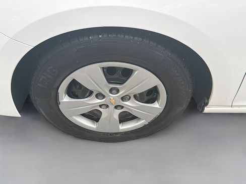 Used 2018 Chevrolet Cruze LS image 35