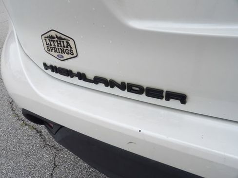 Used 2021 Toyota Highlander XLE AWD/4WD image 14