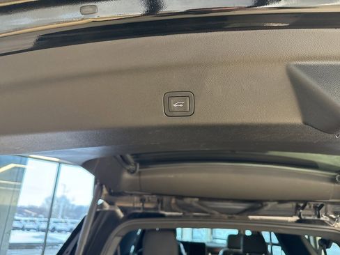 Used 2025 GMC Yukon XL Denali image 16