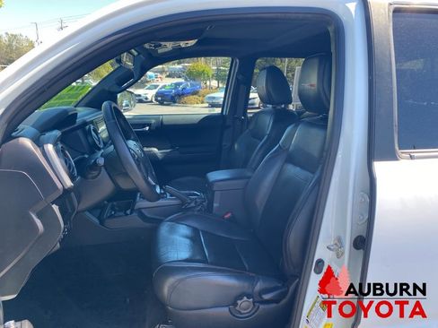 Used 2019 Toyota Tacoma TRD Pro AWD/4WD image 32