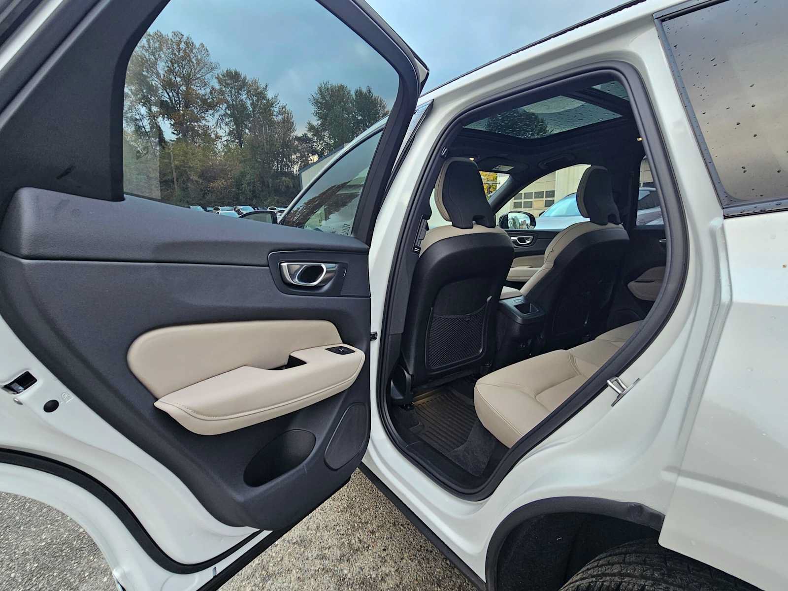 Used 2026 Volvo XC60 B5 Plus w/ Climate Package AWD/4WD image 16