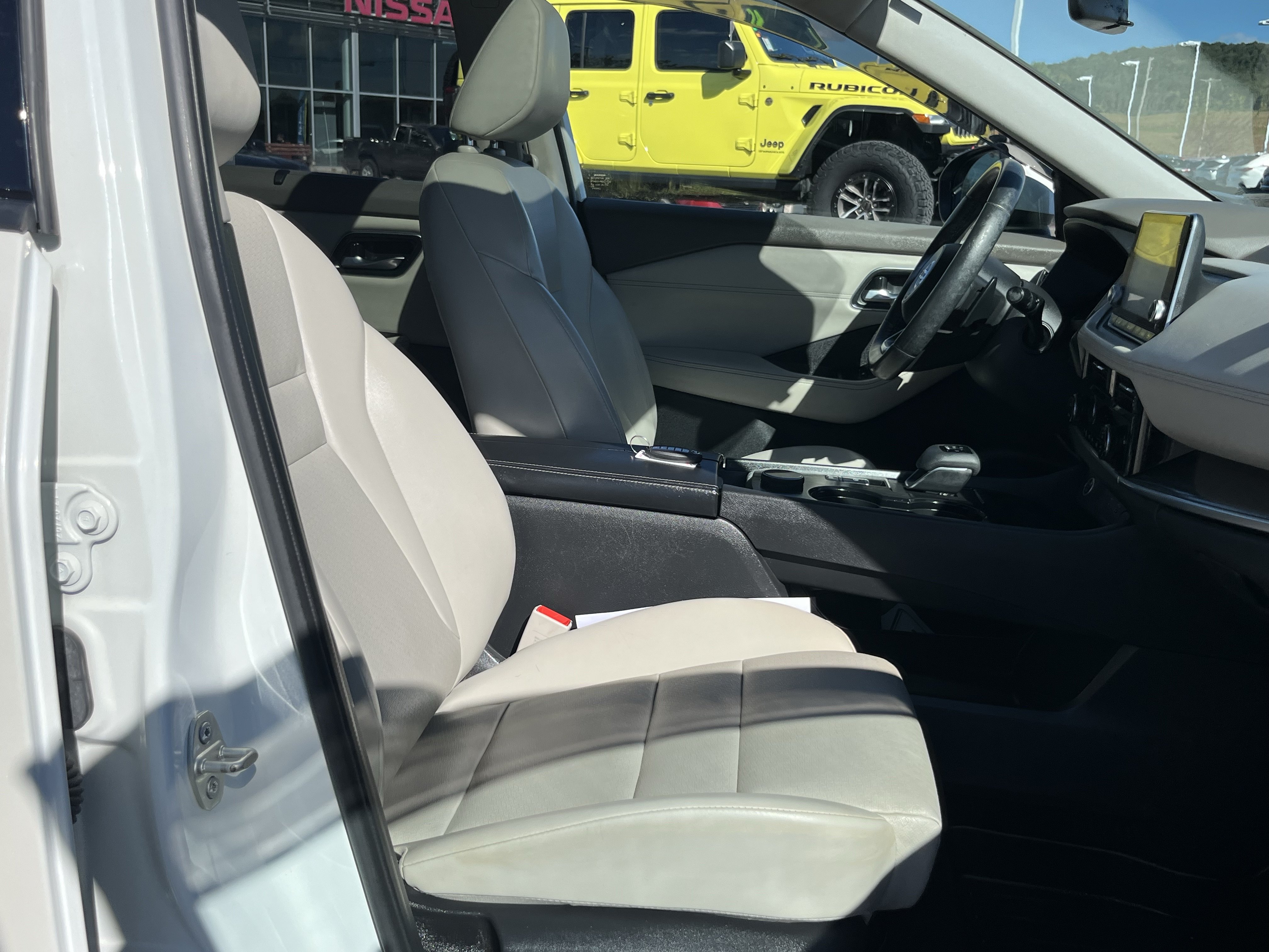 Used 2021 Nissan Rogue SV w/ Premium Package AWD/4WD image 3