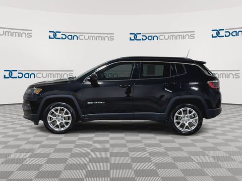 Used 2023 Jeep Compass Latitude AWD/4WD image 5