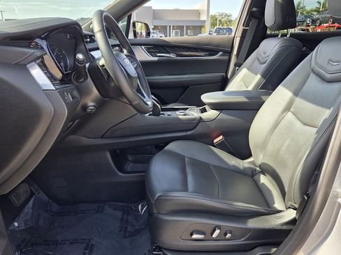 Used 2024 Cadillac XT6 Premium Luxury FWD image 12