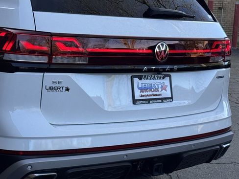 Used 2024 Volkswagen Atlas Peak Edition SE image 13